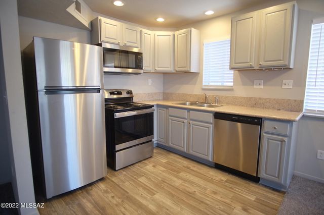 6709 E Calle La Paz Unit D, Tucson, AZ 85715