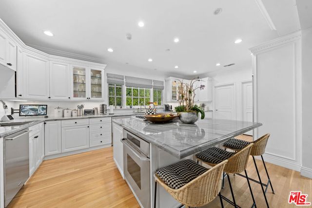 228 S Hudson Avenue, Los Angeles, CA 90004