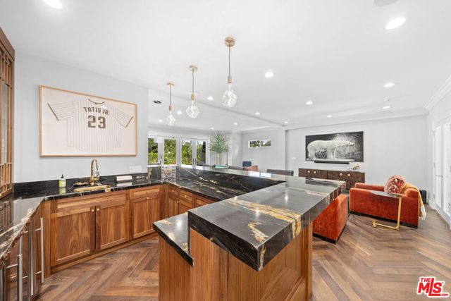 228 S Hudson Avenue, Los Angeles, CA 90004