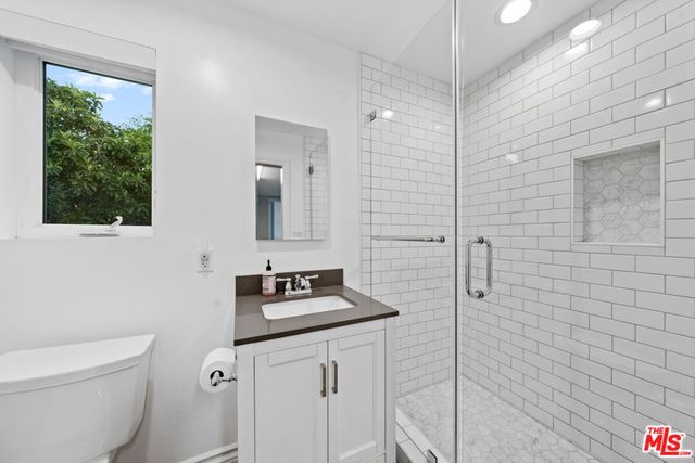 228 S Hudson Avenue, Los Angeles, CA 90004