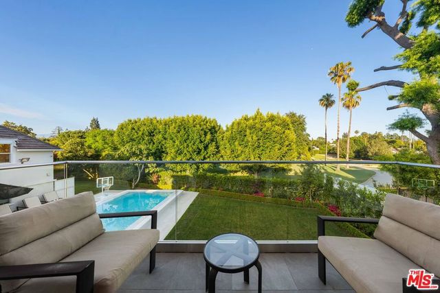 228 S Hudson Avenue, Los Angeles, CA 90004