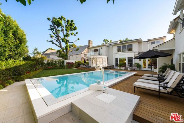 228 S Hudson Avenue, Los Angeles, CA 90004