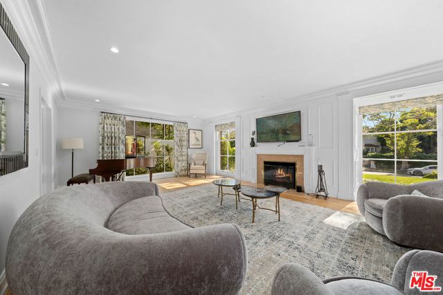 228 S Hudson Avenue, Los Angeles, CA 90004