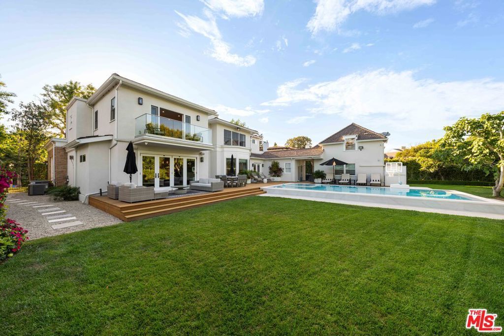 228 S Hudson Avenue, Los Angeles, CA 90004