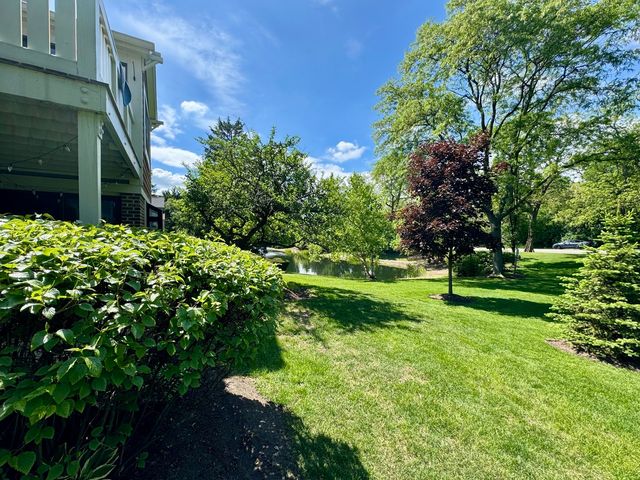 1901 Gresham Circle A, Wheaton, IL 60189