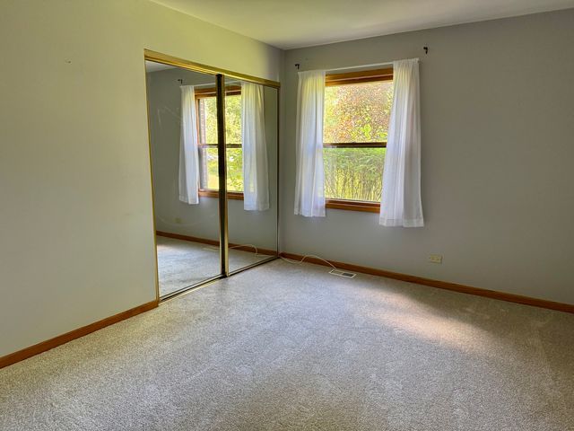 1901 Gresham Circle A, Wheaton, IL 60189