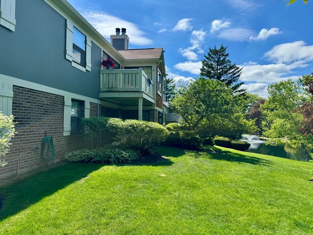 1901 Gresham Circle A, Wheaton, IL 60189