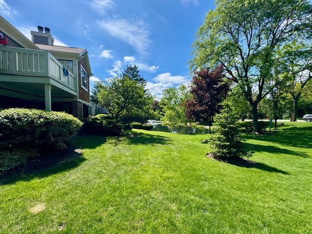 1901 Gresham Circle A, Wheaton, IL 60189