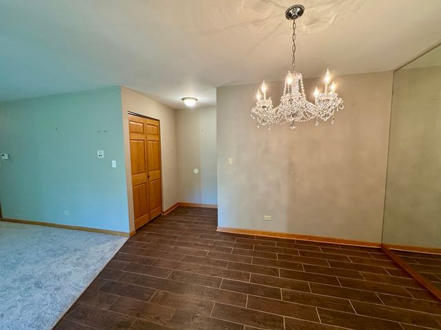 1901 Gresham Circle A, Wheaton, IL 60189