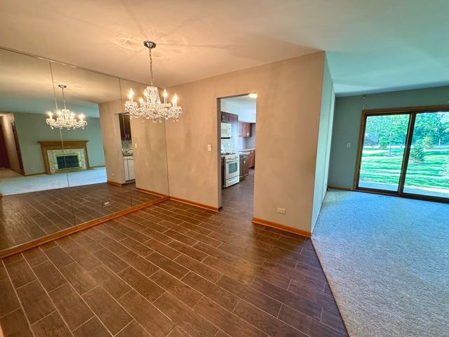1901 Gresham Circle A, Wheaton, IL 60189