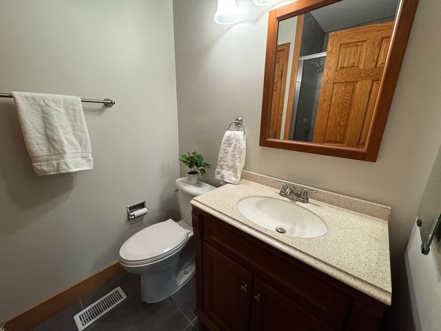 1901 Gresham Circle A, Wheaton, IL 60189