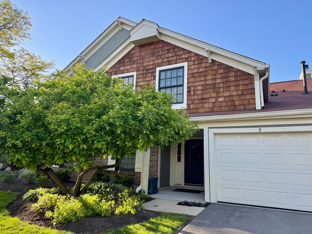 1901 Gresham Circle A, Wheaton, IL 60189