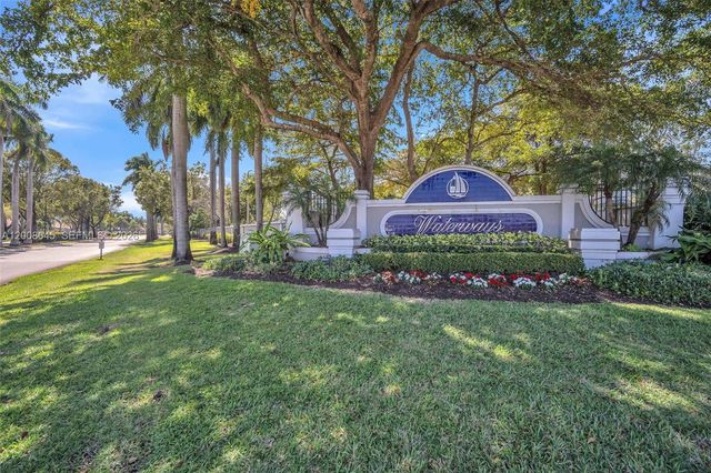 4266 SW 10th Pl, Deerfield Beach, FL 33442