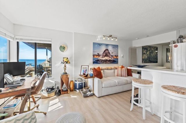 1 Surf Way 115, Monterey, CA 93940