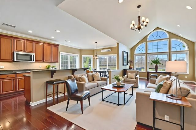 261 Patriot Lane, Economy, PA 15042