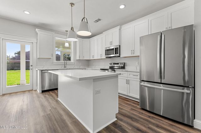 212 Hugo Street, Bay Saint Louis, MS 39520