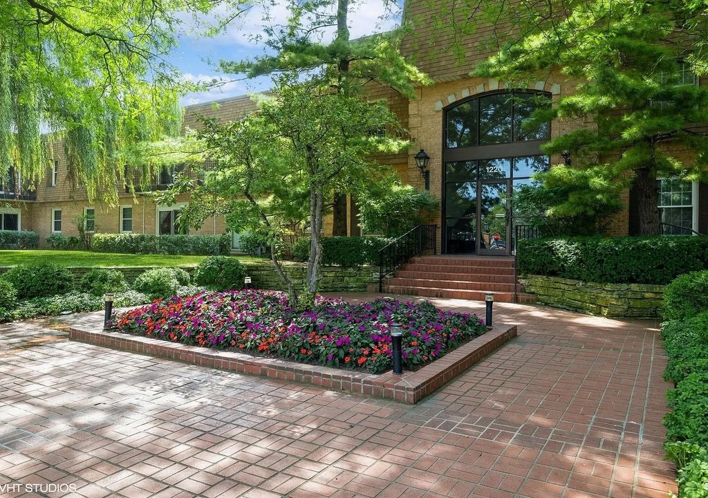 1220 Park Avenue 126, Highland Park, IL 60035 — exterior