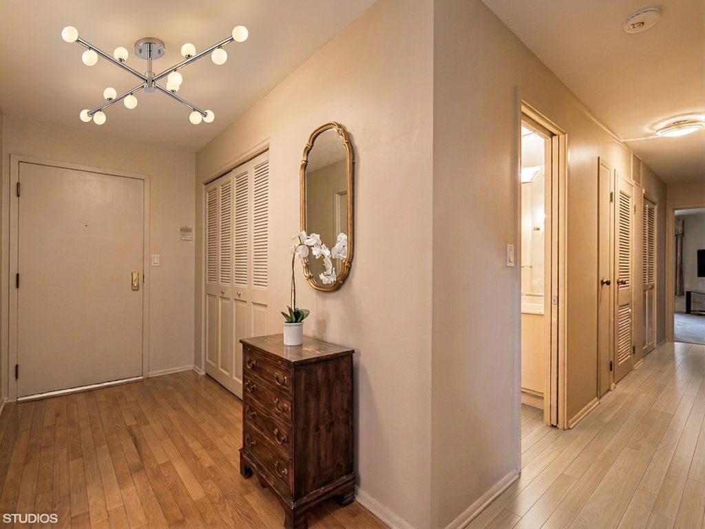 1220 Park Avenue 126, Highland Park, IL 60035 — photo 2