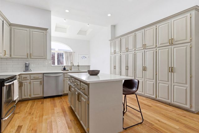 835 S Claremont Avenue, Chicago, IL 60612