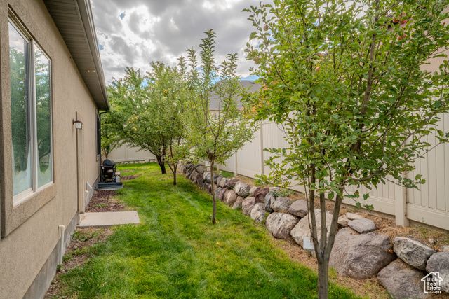 161 W SWEETBRIAR LN, Saratoga Springs, UT 84045