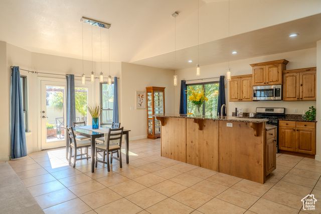 161 W SWEETBRIAR LN, Saratoga Springs, UT 84045