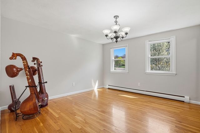 31 Lexington Rd, Shrewsbury, MA 01545