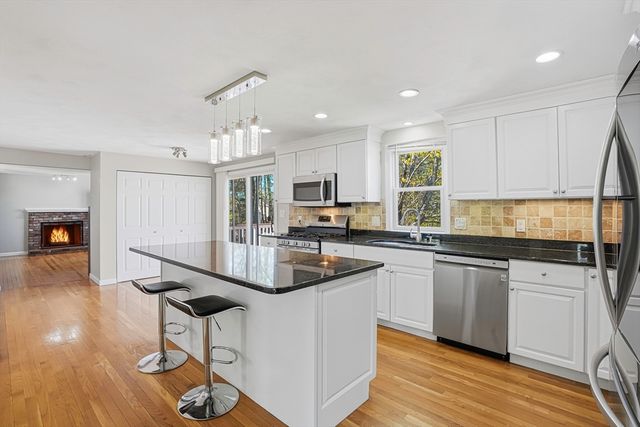 31 Lexington Rd, Shrewsbury, MA 01545