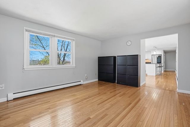 31 Lexington Rd, Shrewsbury, MA 01545