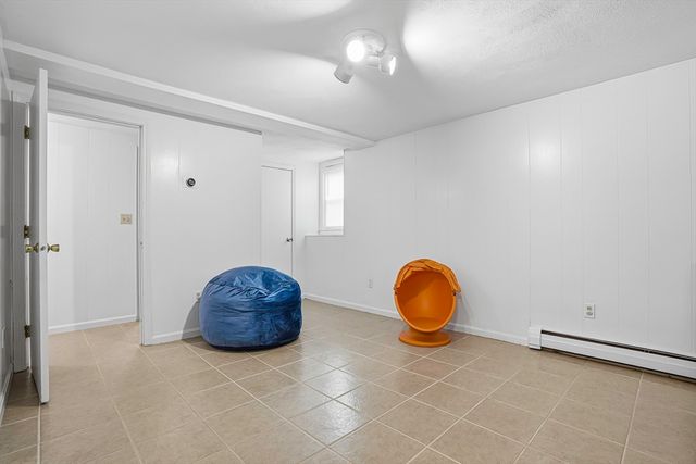 31 Lexington Rd, Shrewsbury, MA 01545