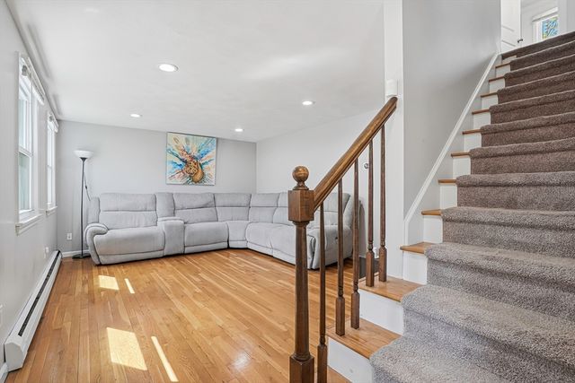 31 Lexington Rd, Shrewsbury, MA 01545