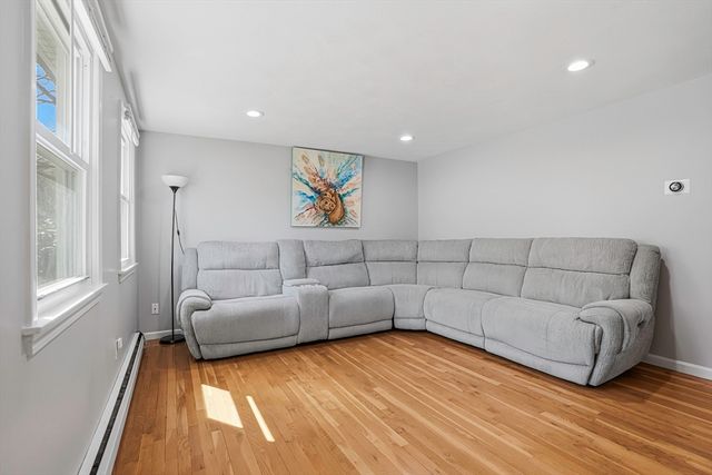 31 Lexington Rd, Shrewsbury, MA 01545