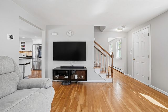 31 Lexington Rd, Shrewsbury, MA 01545