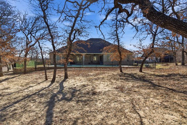 712 S Sugartree Drive, Lipan, TX 76462