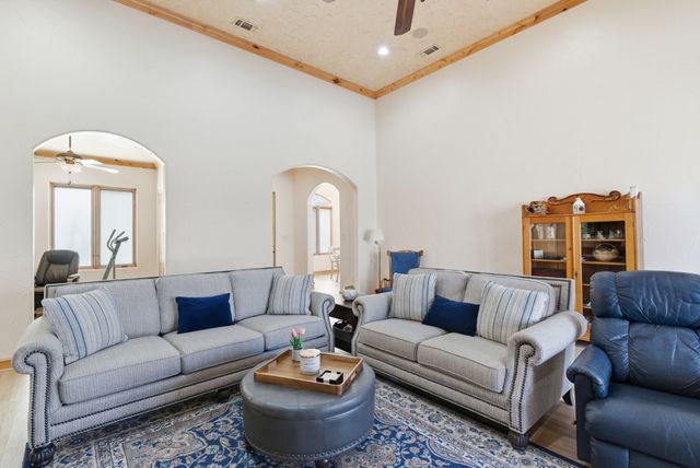 712 S Sugartree Drive, Lipan, TX 76462