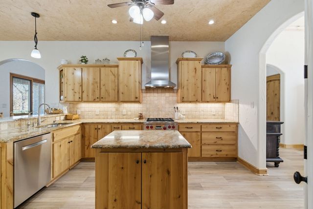 712 S Sugartree Drive, Lipan, TX 76462