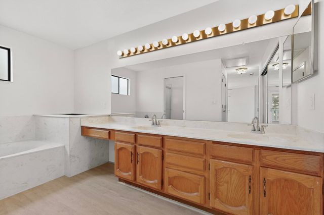 5030 Cordoniz Street NW, Albuquerque, NM 87120