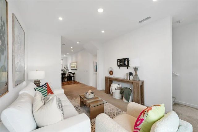 339 Placemark, Irvine, CA 92614