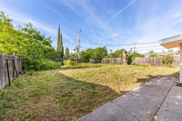 3729 Milton Way, North Highlands, CA 95660