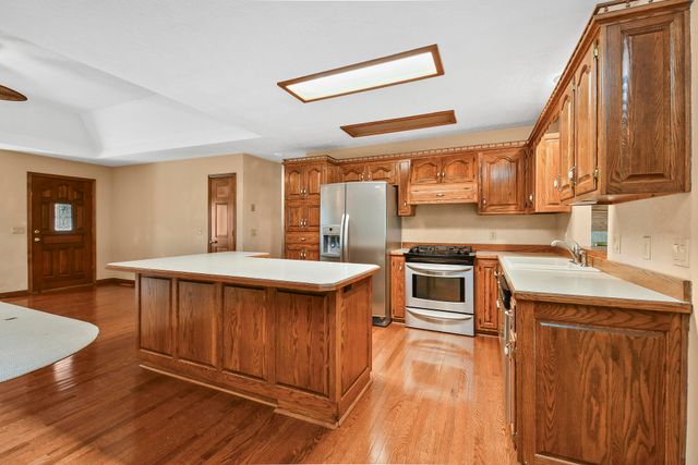 4645 E Blackthorne Lane, Springfield, MO 65809