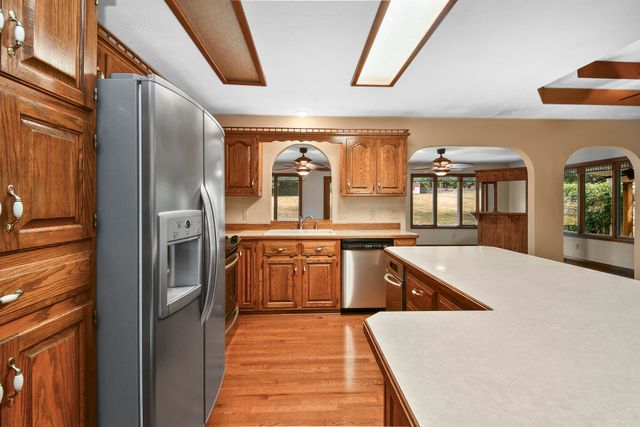 4645 E Blackthorne Lane, Springfield, MO 65809