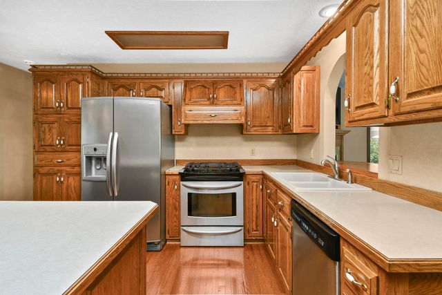 4645 E Blackthorne Lane, Springfield, MO 65809