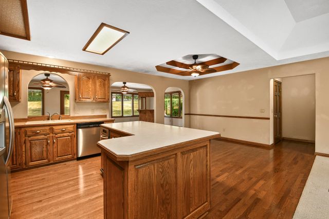 4645 E Blackthorne Lane, Springfield, MO 65809