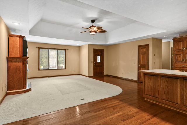 4645 E Blackthorne Lane, Springfield, MO 65809