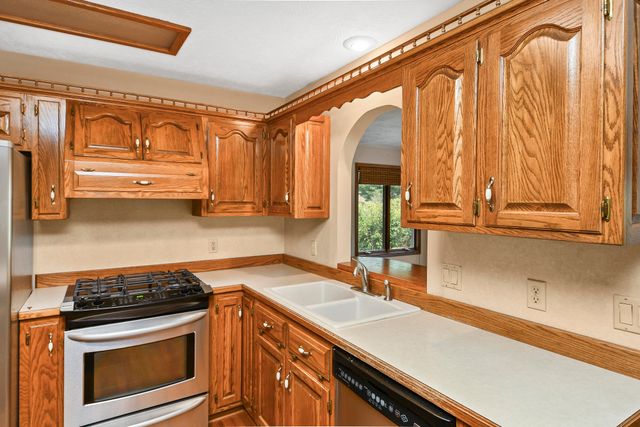 4645 E Blackthorne Lane, Springfield, MO 65809