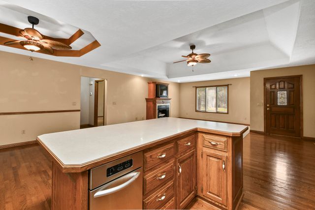 4645 E Blackthorne Lane, Springfield, MO 65809