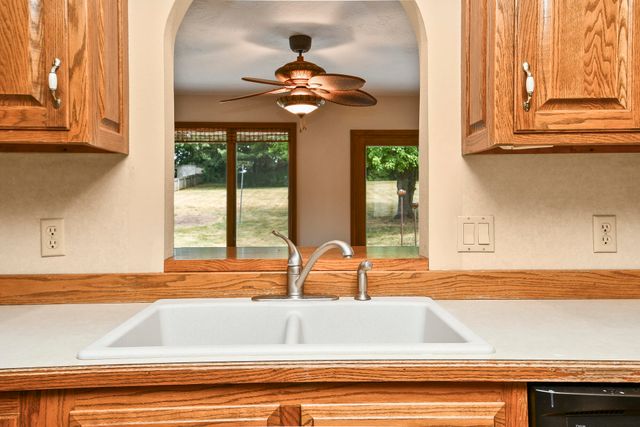 4645 E Blackthorne Lane, Springfield, MO 65809