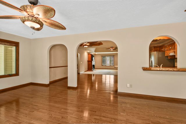 4645 E Blackthorne Lane, Springfield, MO 65809