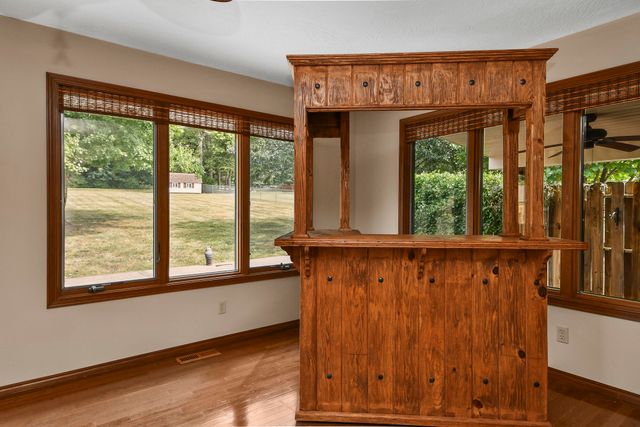 4645 E Blackthorne Lane, Springfield, MO 65809