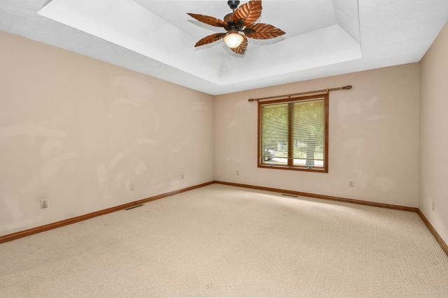 4645 E Blackthorne Lane, Springfield, MO 65809