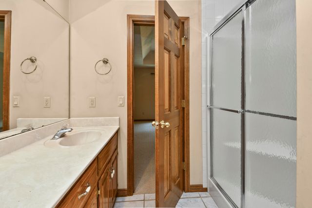 4645 E Blackthorne Lane, Springfield, MO 65809